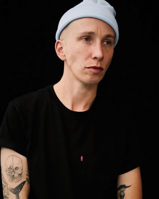 man in black tee and hat