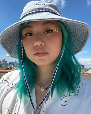 girl in hat