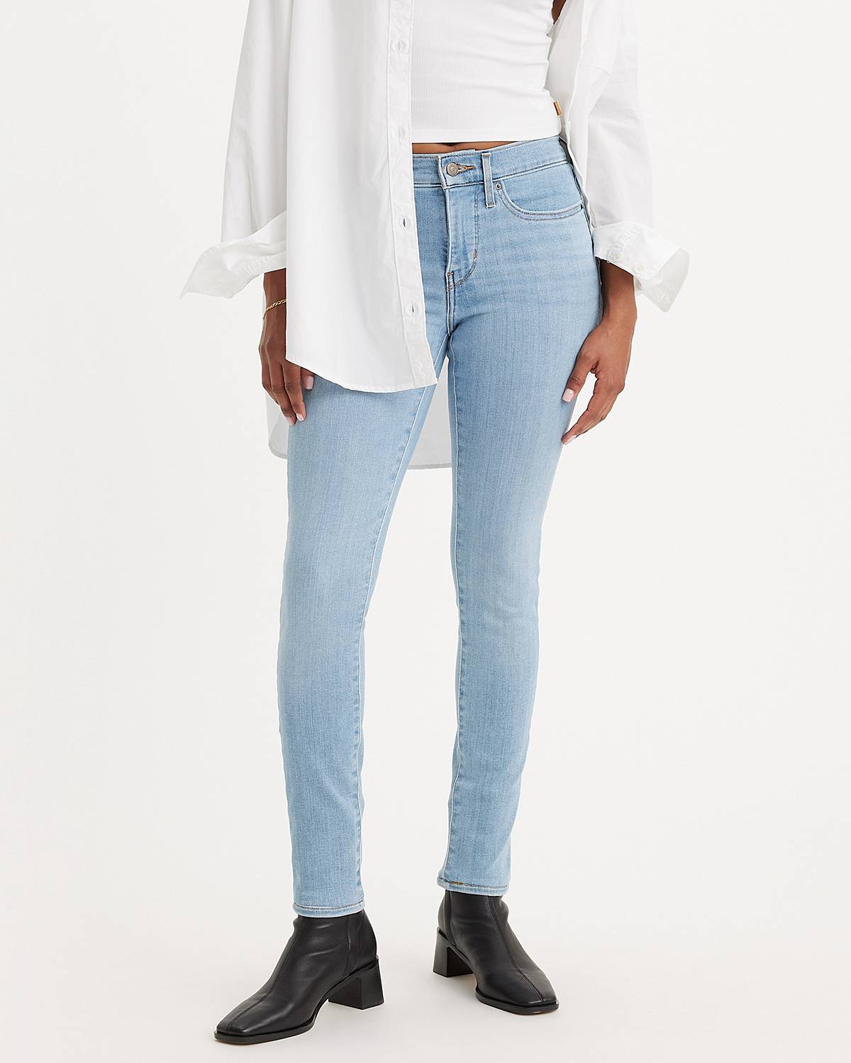 Keeping it casual in a simple white tee, skinny jeans, heels, and
