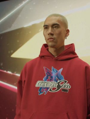 Video of model wearing Levi's x Gundam collaboration