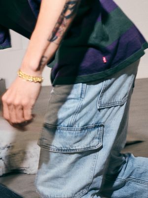 Image of Levi's 568 cargos.