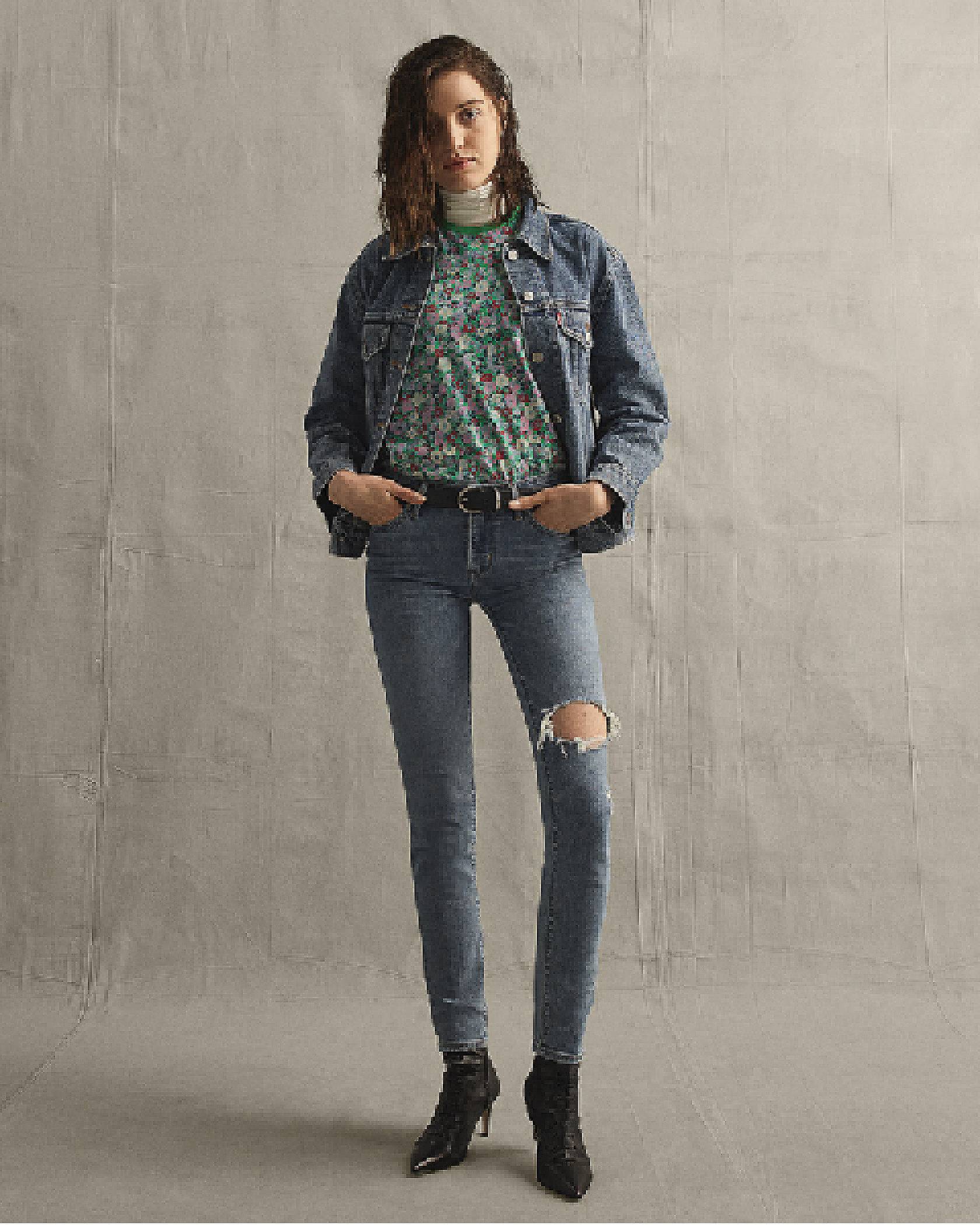 Model wearing a pair of Levi's® 711 Skinny Jean.