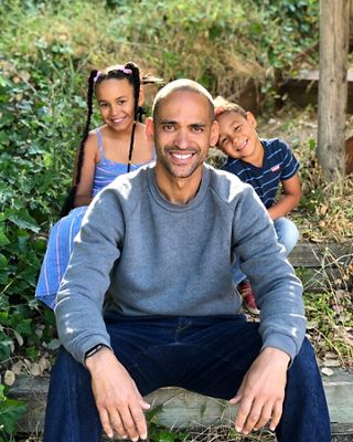 Portrait of Lenin Lora with his daughter Holiday and son Elijah.