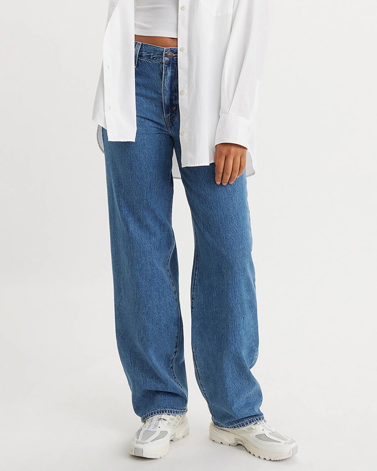 Female model wearing jeans.