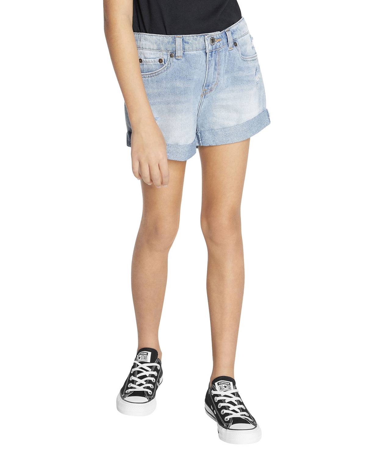 Girl wearing cuffed light wash shorts