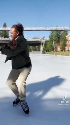 Video of Elladj Baldé skating on ice.