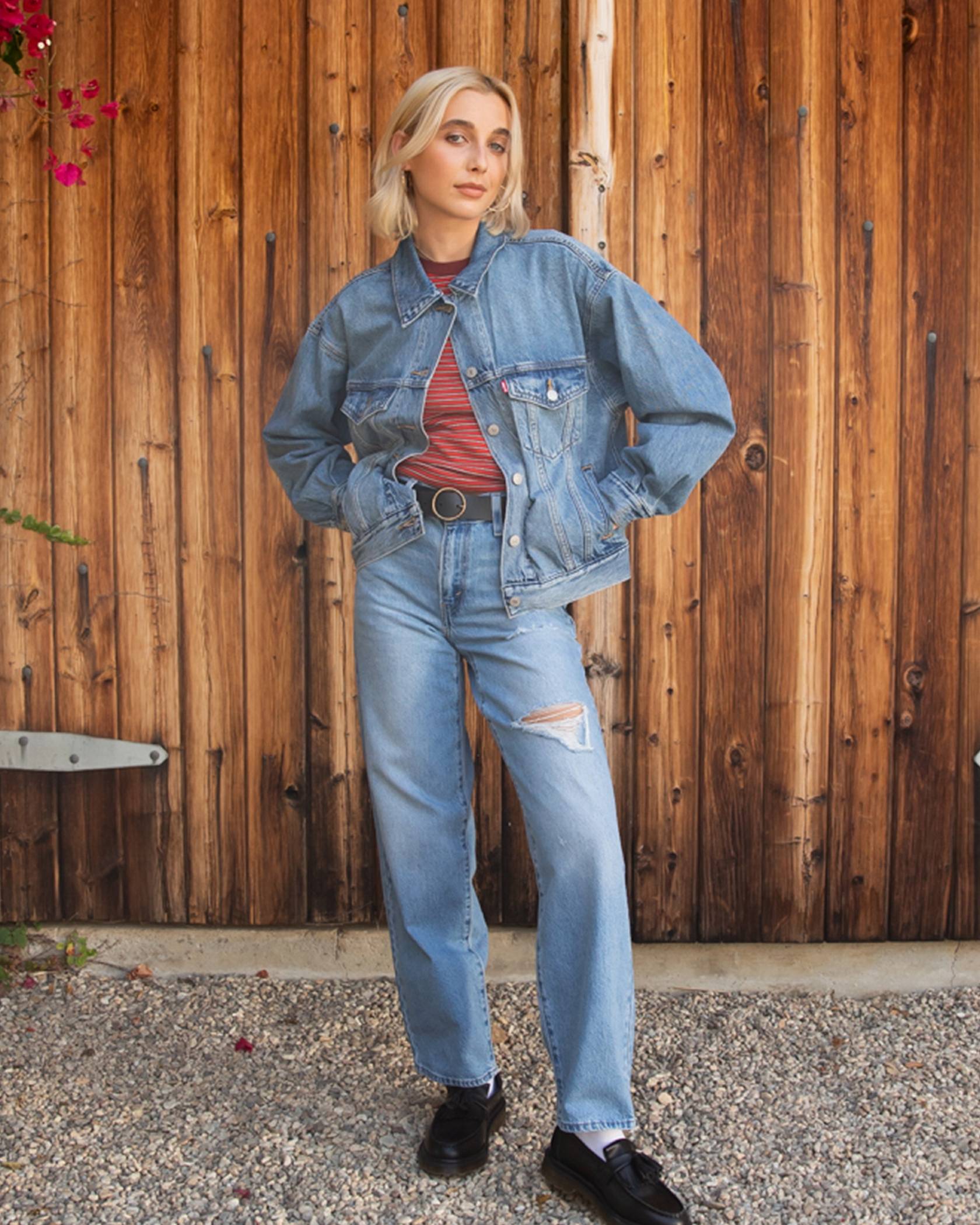 Emma Chamberlain: Crop Sweater, Blue Jeans
