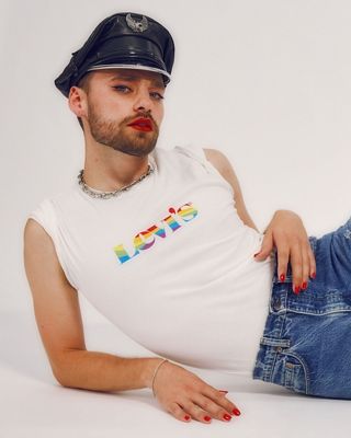 LEVI'S® PRIDE COMMUNITY T-SHIRT