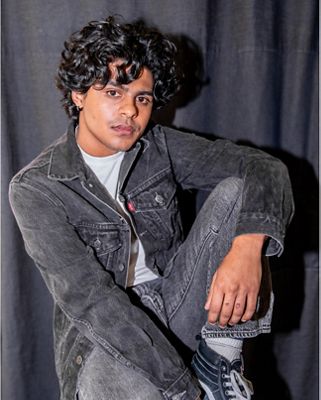 Dillon Bramwell siting with knee up