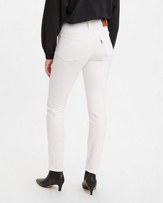 Model wearing white 501 jeans
