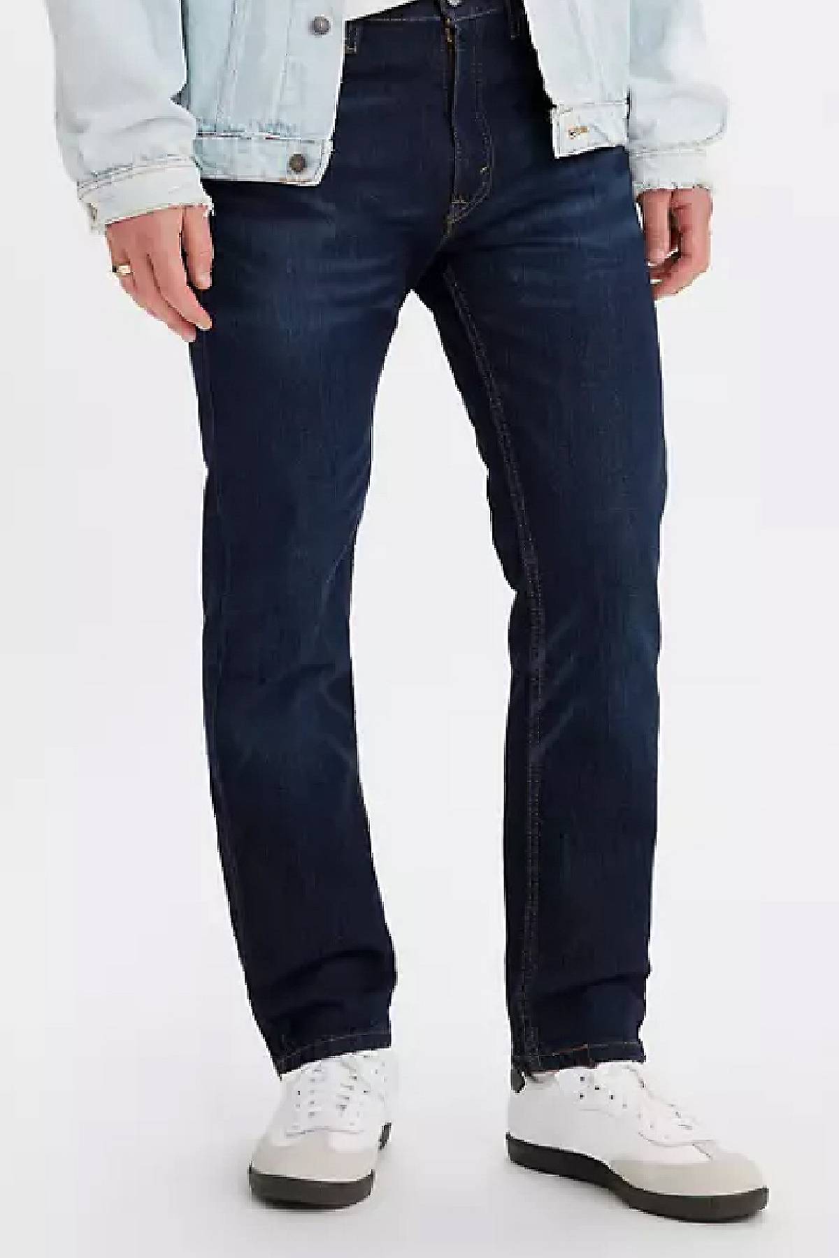 Model wearing 505™ Regular jeans