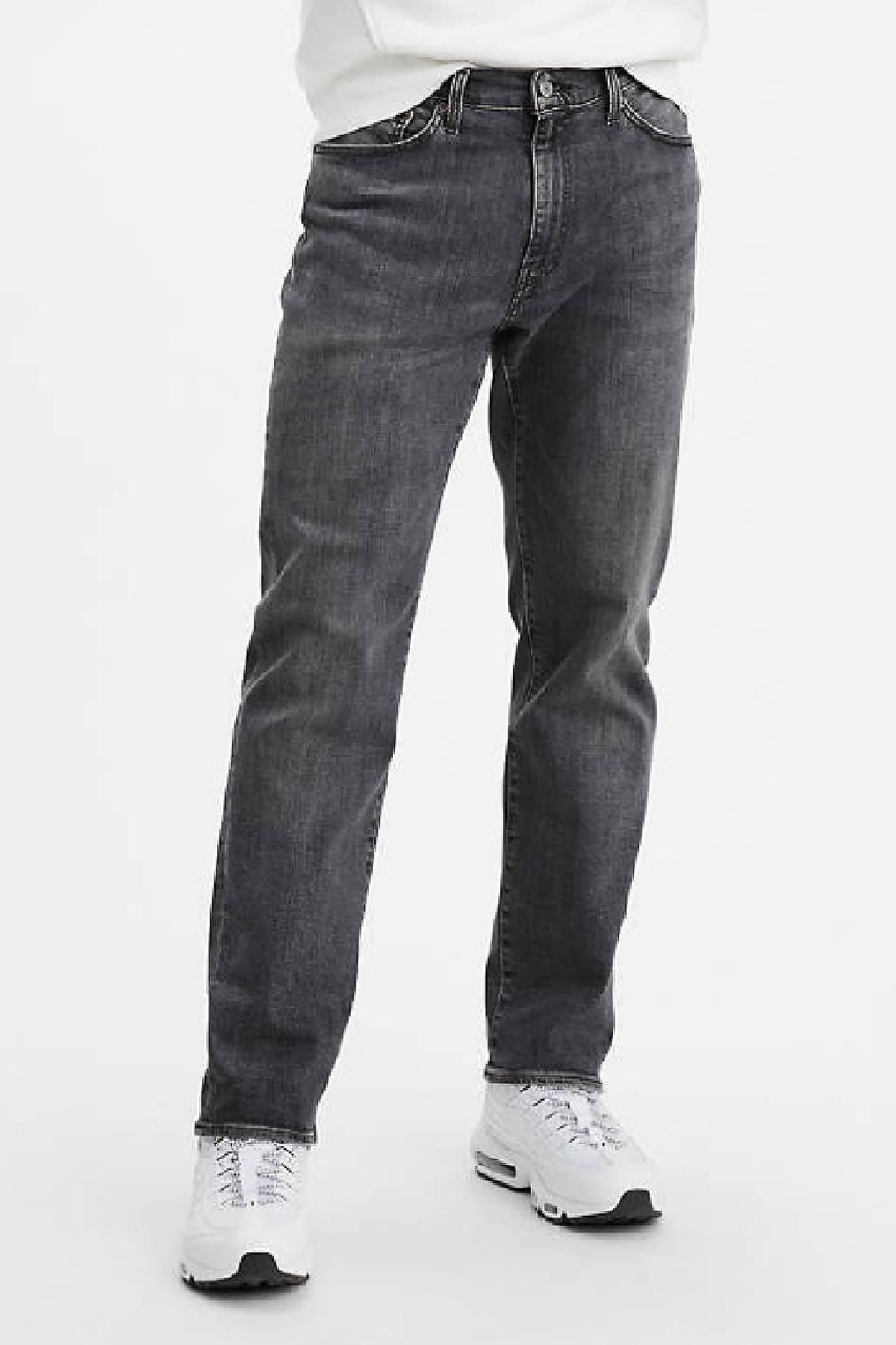 Model wearing 541™ Athletic Taper jeans