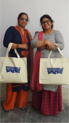 5 women standing with their tote bags