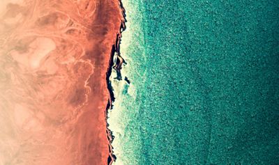 Header media Alt text