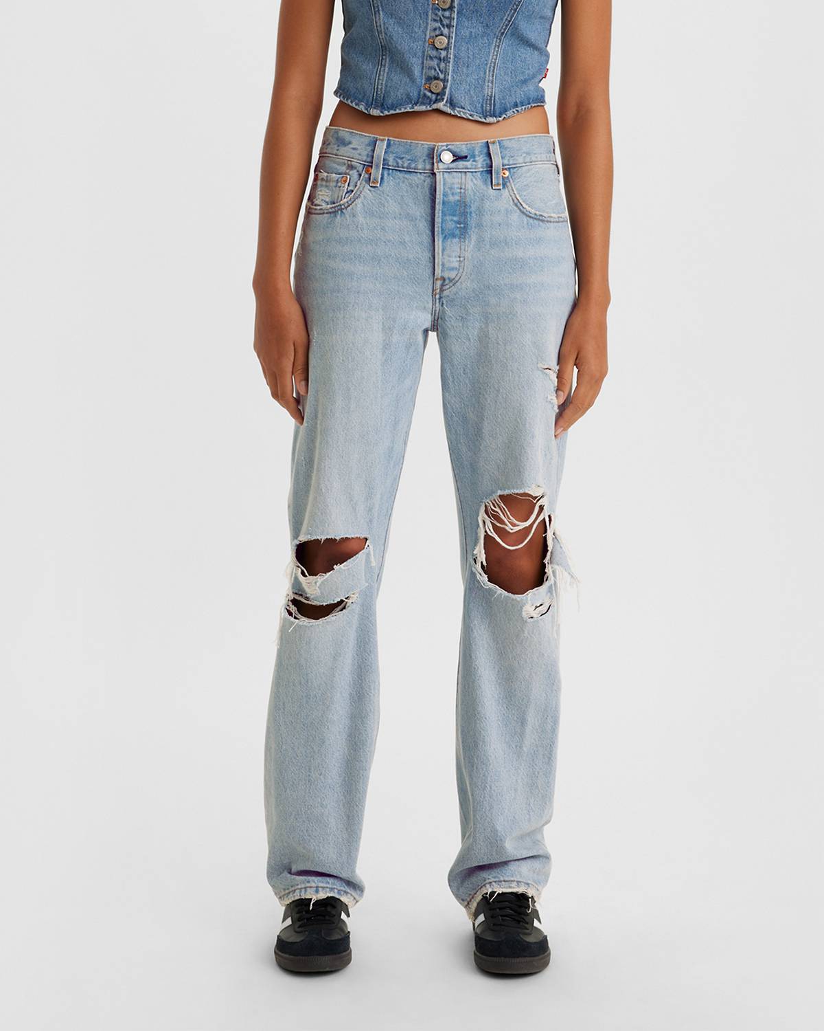 Model wearing 501® '90s jeans