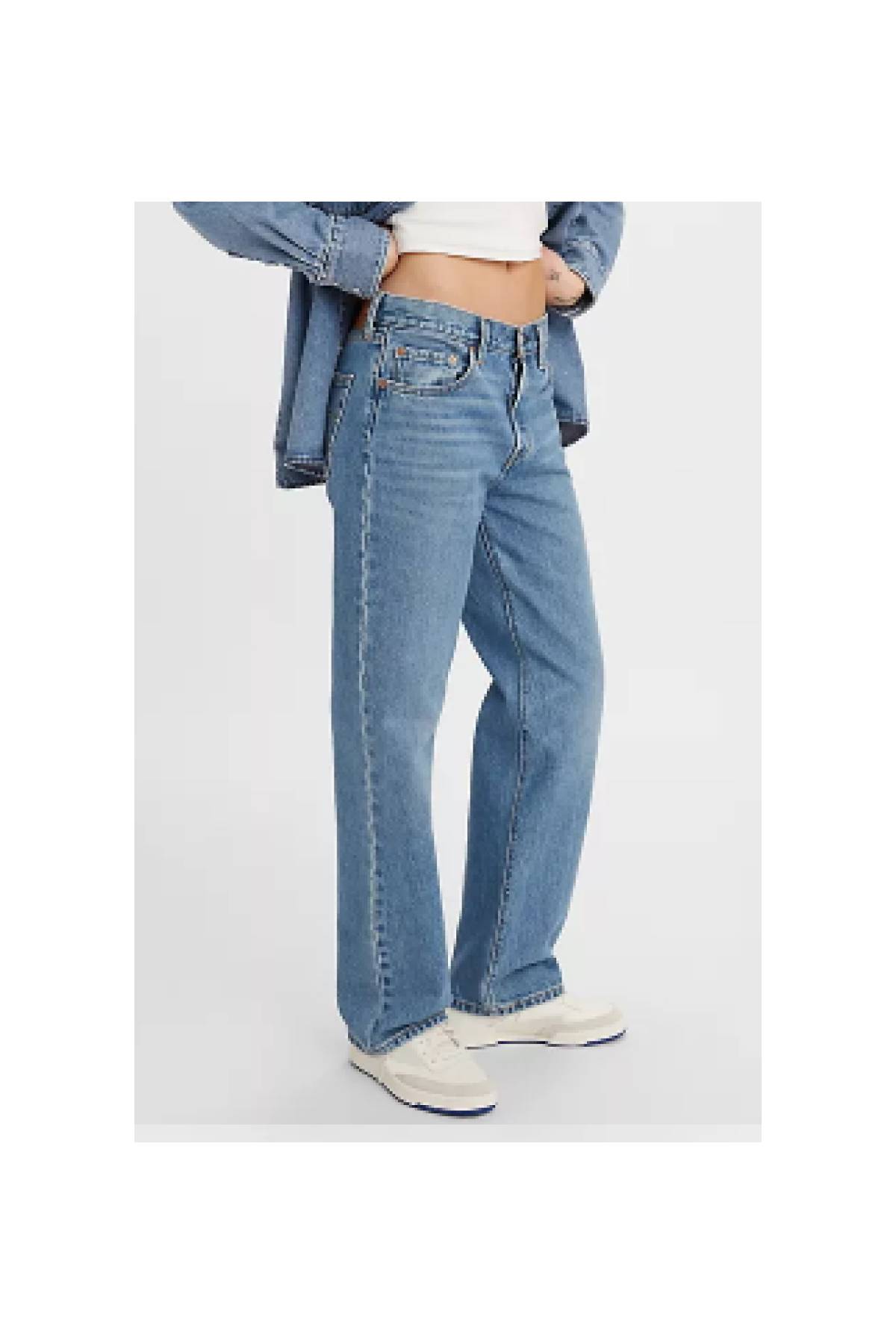 model wearing 501 original jeans