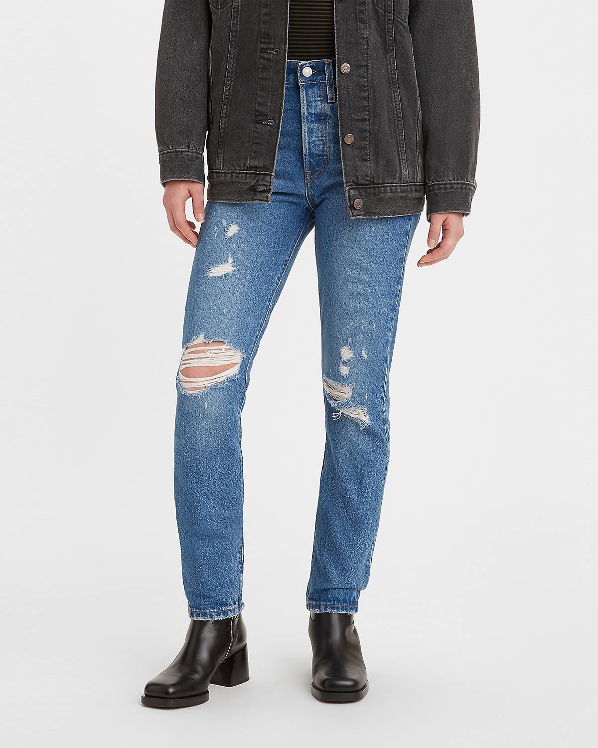Model wearing 501® Skinny jeans